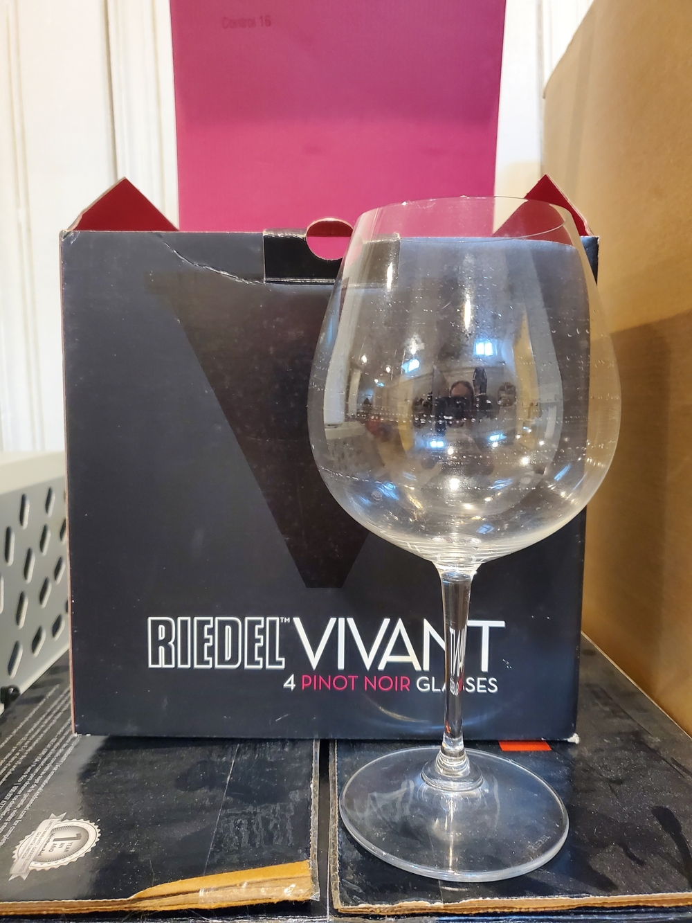 ONE Riedel Vivant Pinot Noir Wine Glass w/ Original Packaging